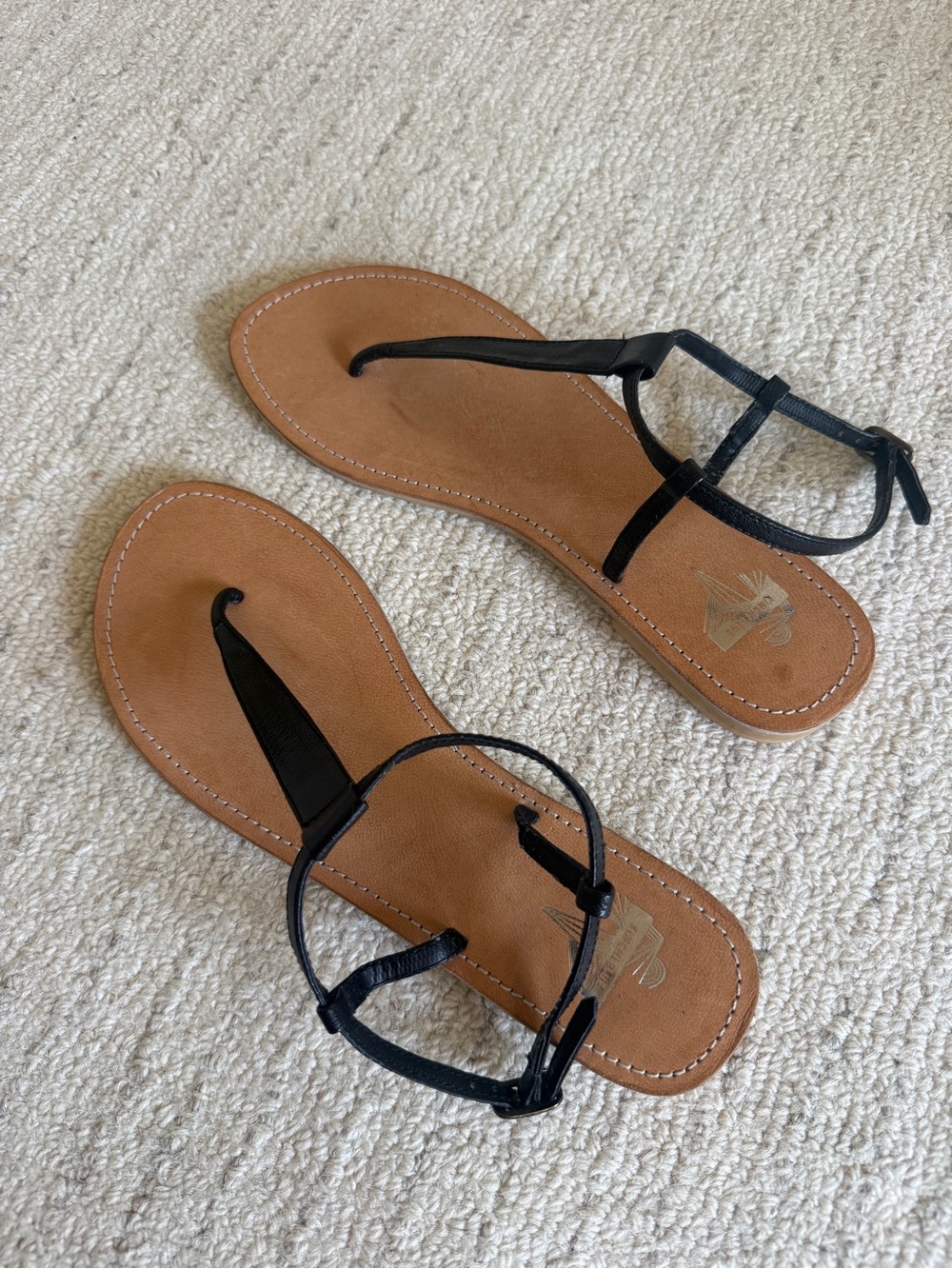 Women's Black Strappy Leather T-Barrier Sandals